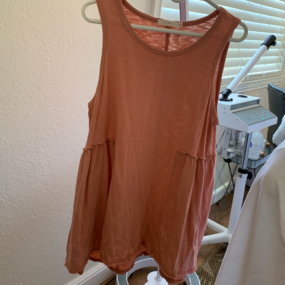 LUSH SMALL PEACH TOP